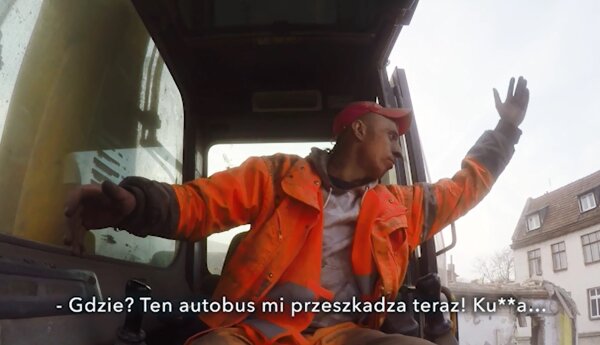 Wyburzanie pod okiem policji i nieobecny operator