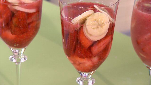 Smoothie z soku z brzozy, bananów i truskawek