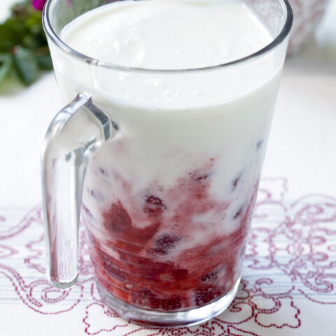 Koktajl truskawkowy z jogurtem kozim 